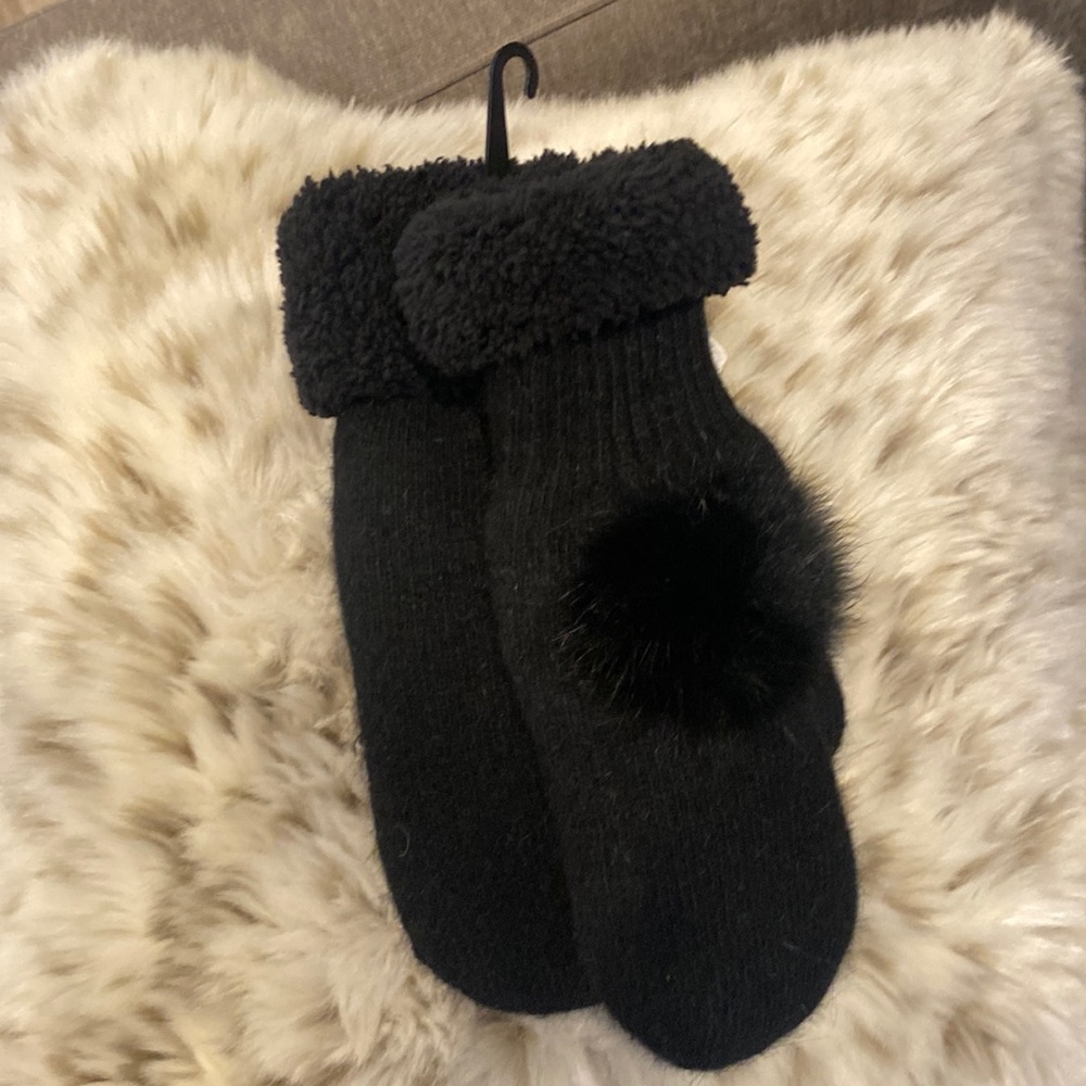 Ladies Black Pom Pom Mittens NWT